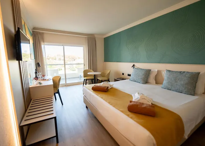 Ukino Palmeiras Village 4*